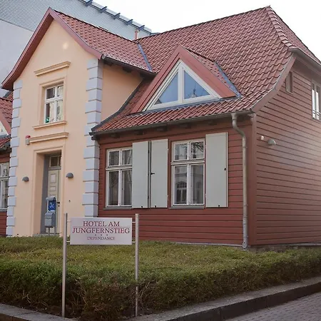 Am Jungfernstieg Guest house 3*